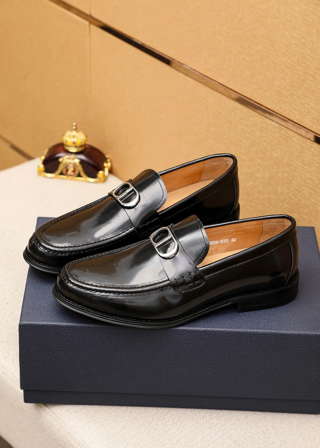 Men's shoes 💰480 💐 Product trademark: Dior "Dior" casual leather shoes Regular size: 39-44 (45🉑️customized) Product materials: Selected Italian imported first-layer beaded cowhide upper + classic hardware buckle, imported water-dyed 🐂 cowhide lining. Strong three-dimensional visual effect, original outsole color: 1⃣️color optional